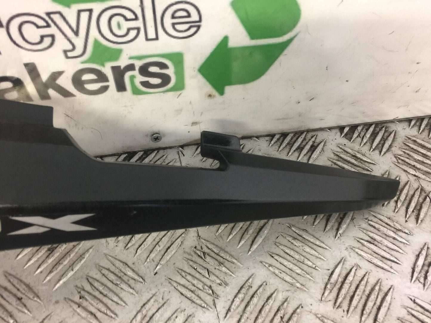 HONDA CB500X CB 500X LEFT SEAT PANEL  YEAR 2014 (STOCK 384)