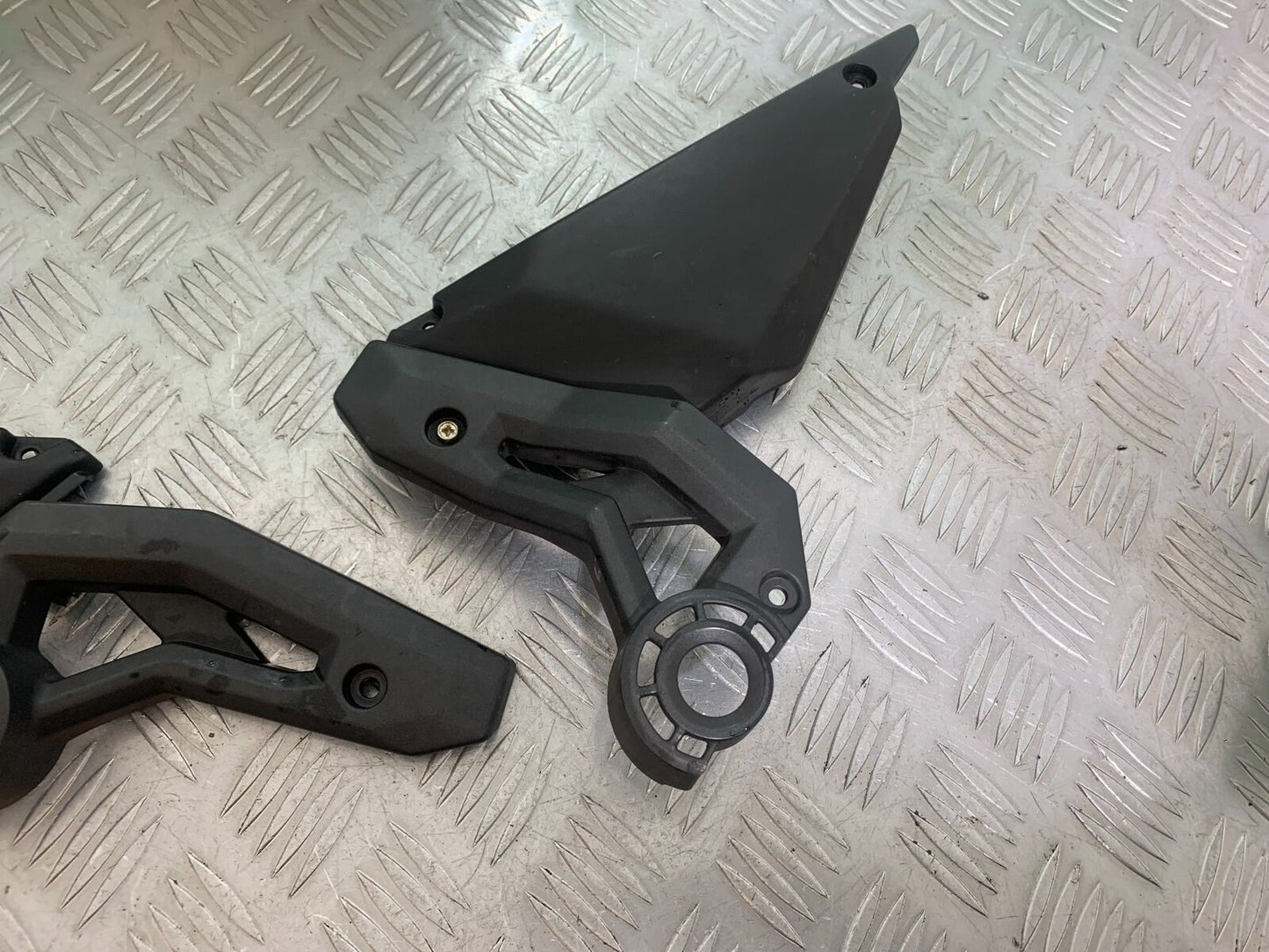 KAWASAKI Z650 ER650 KNFAN LEFT & RIGHT SIDE INFILLS  YEAR 2022-2024 (CMB1112)