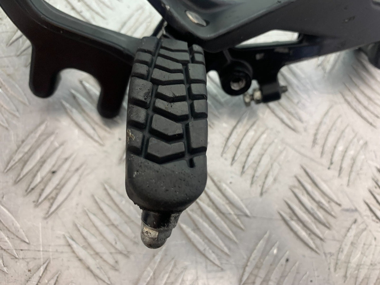 KTM RC125 RC 125 FRONT RIGHT HANGER 2014 2017 (CMB1199)
