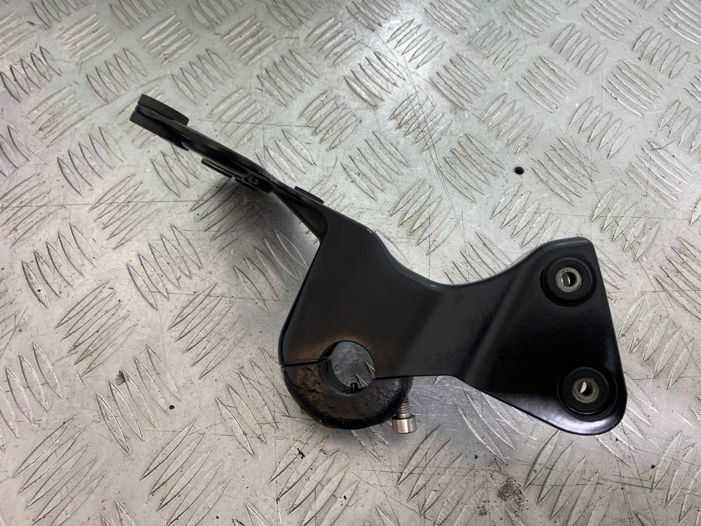 TRIUMPH SPEED TRIPLE R 1050 FAIRING BRACKET   2009 (CMB1183)