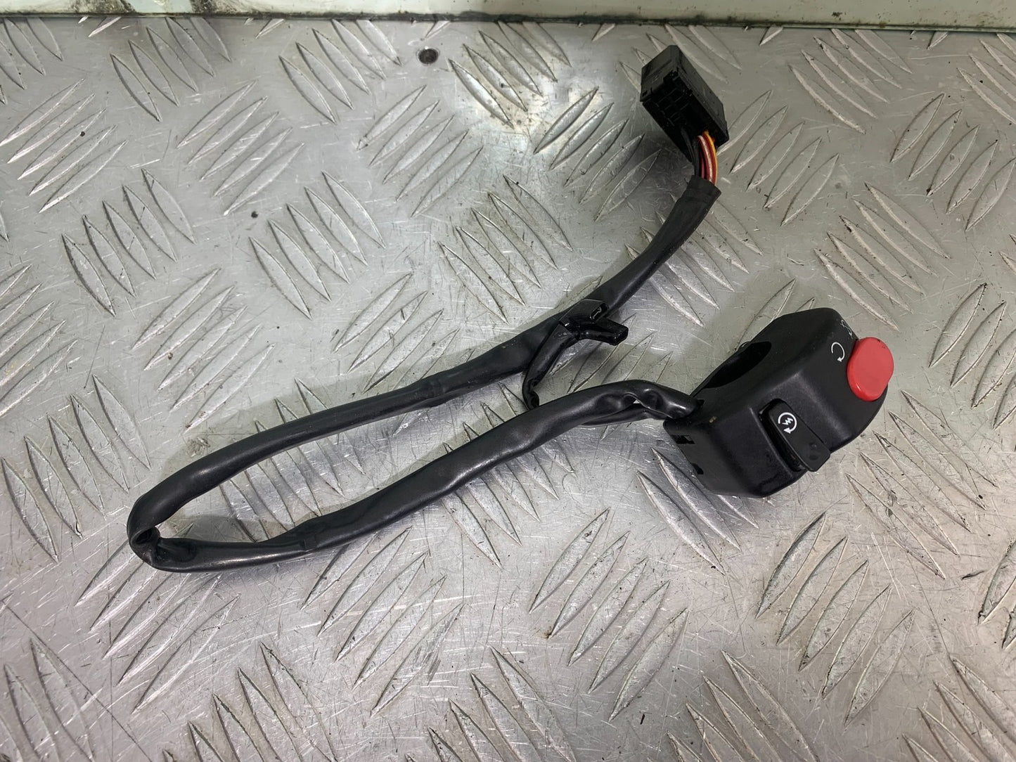 TRIUMPH 1050 SPRINT ST RIGHT SWITCH GEAR   2004-2007 (CMB1197)