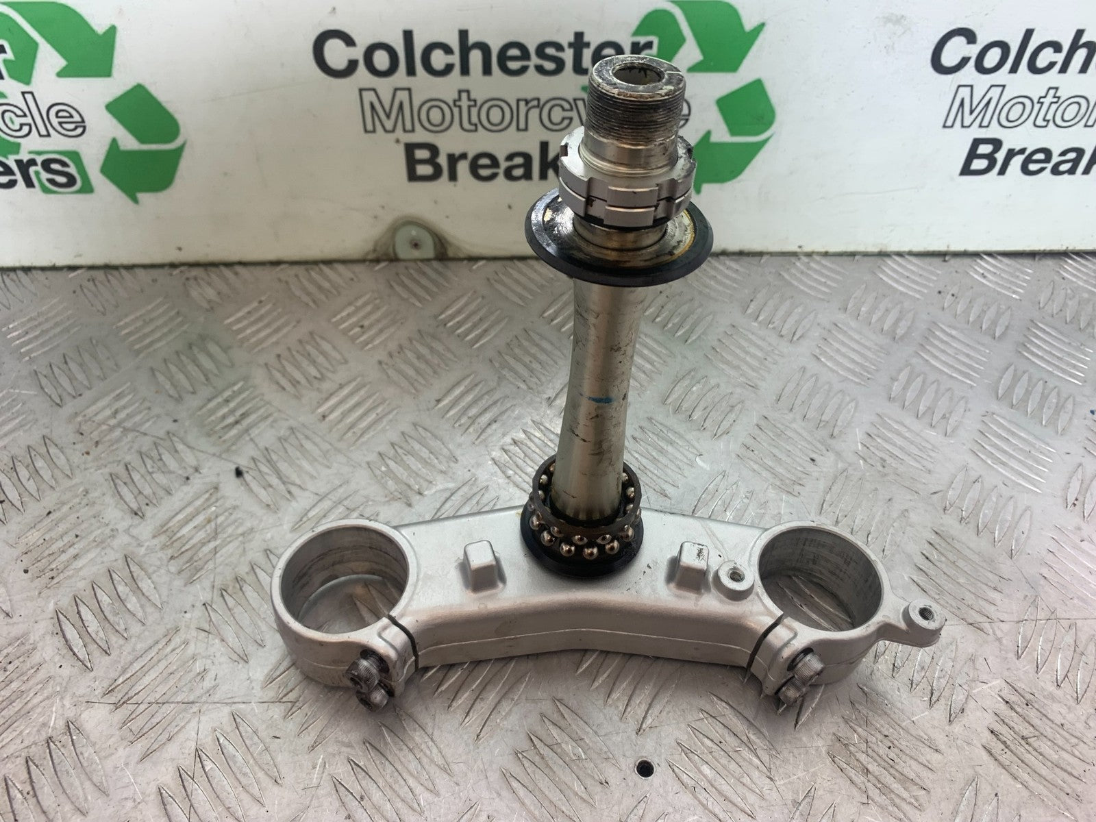 YAMAHA YZF R1 14 B BIG BANG BOTTOM YOKE   2009-14 (CMB1175)