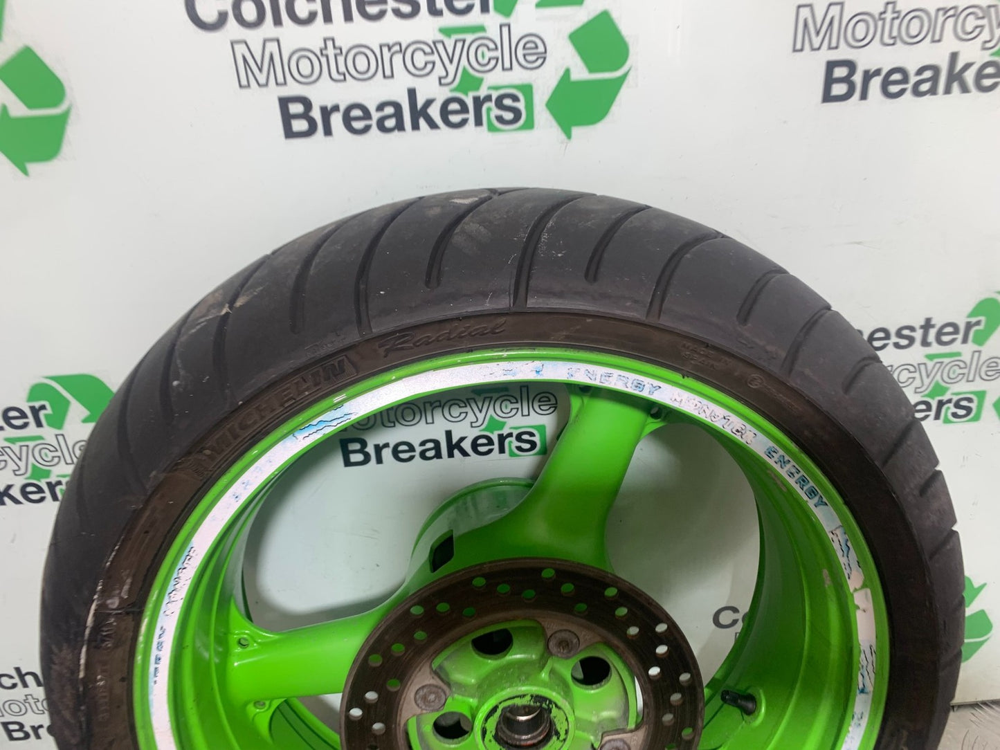 KAWASAKI ZX9R ZX9 E1 REAR WHEEL AND DISC  YEAR 2000-01 (CMB1171)