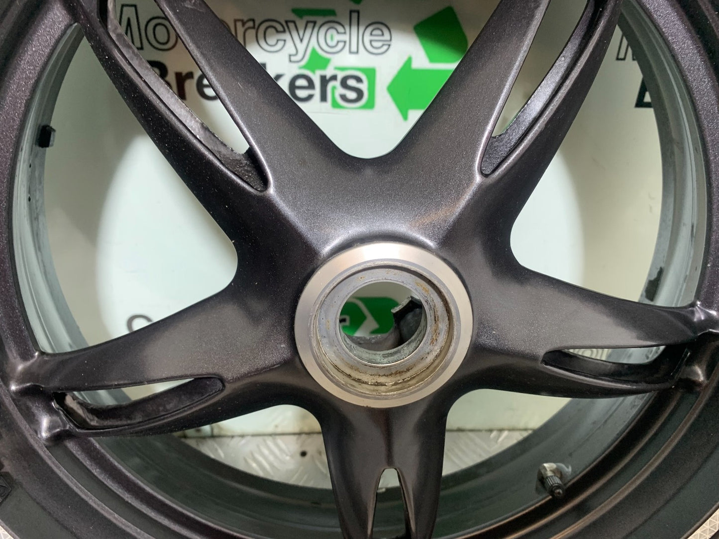 TRIUMPH 1050 SPRINT ST REAR  WHEEL  2003-2011 (CMB1285)