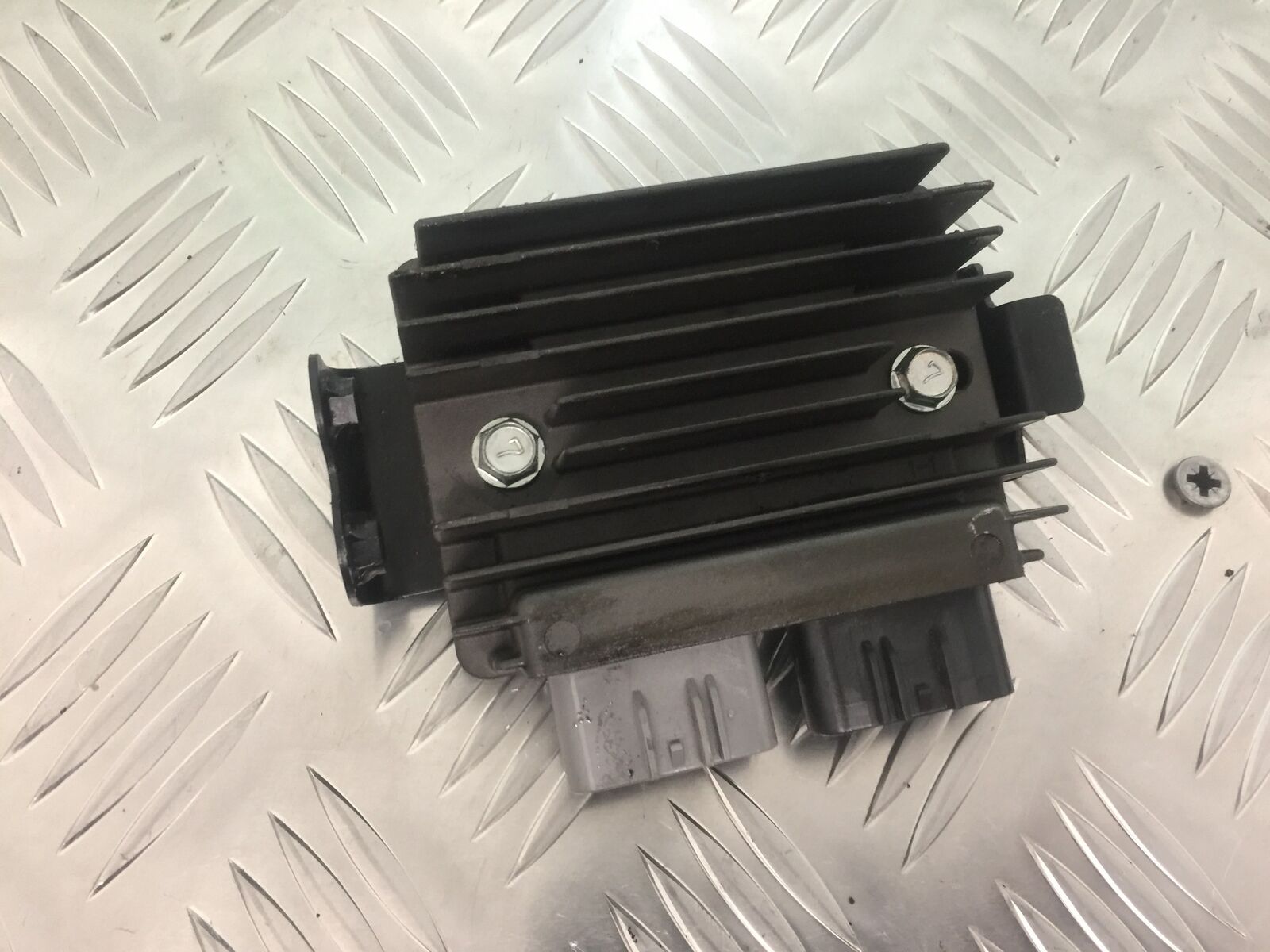 KAWASAKI VERSYS 1000 KLZ 1000 REGULATOR   YEAR  2015-2018 (STOCK 912)