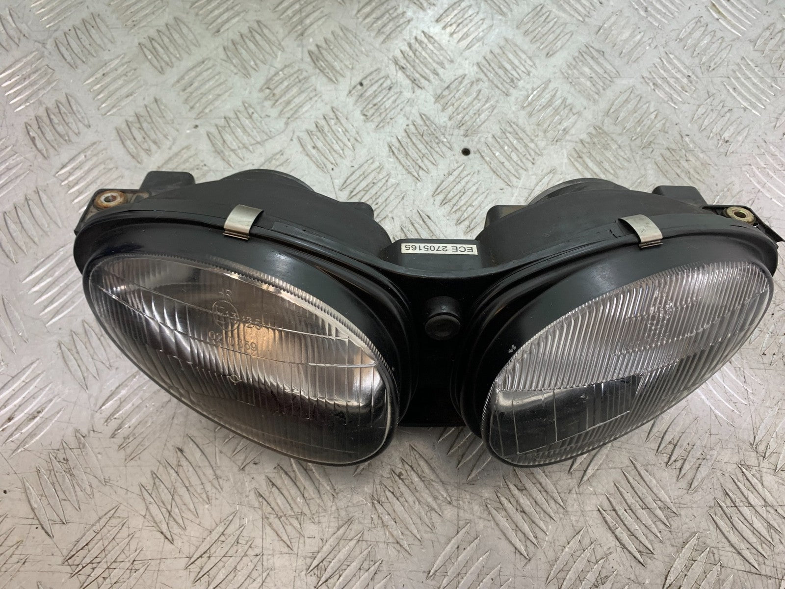 TRIUMPH 955I SPRINT RS HEADLIGHT YEAR 1999-03 (CMB1313)