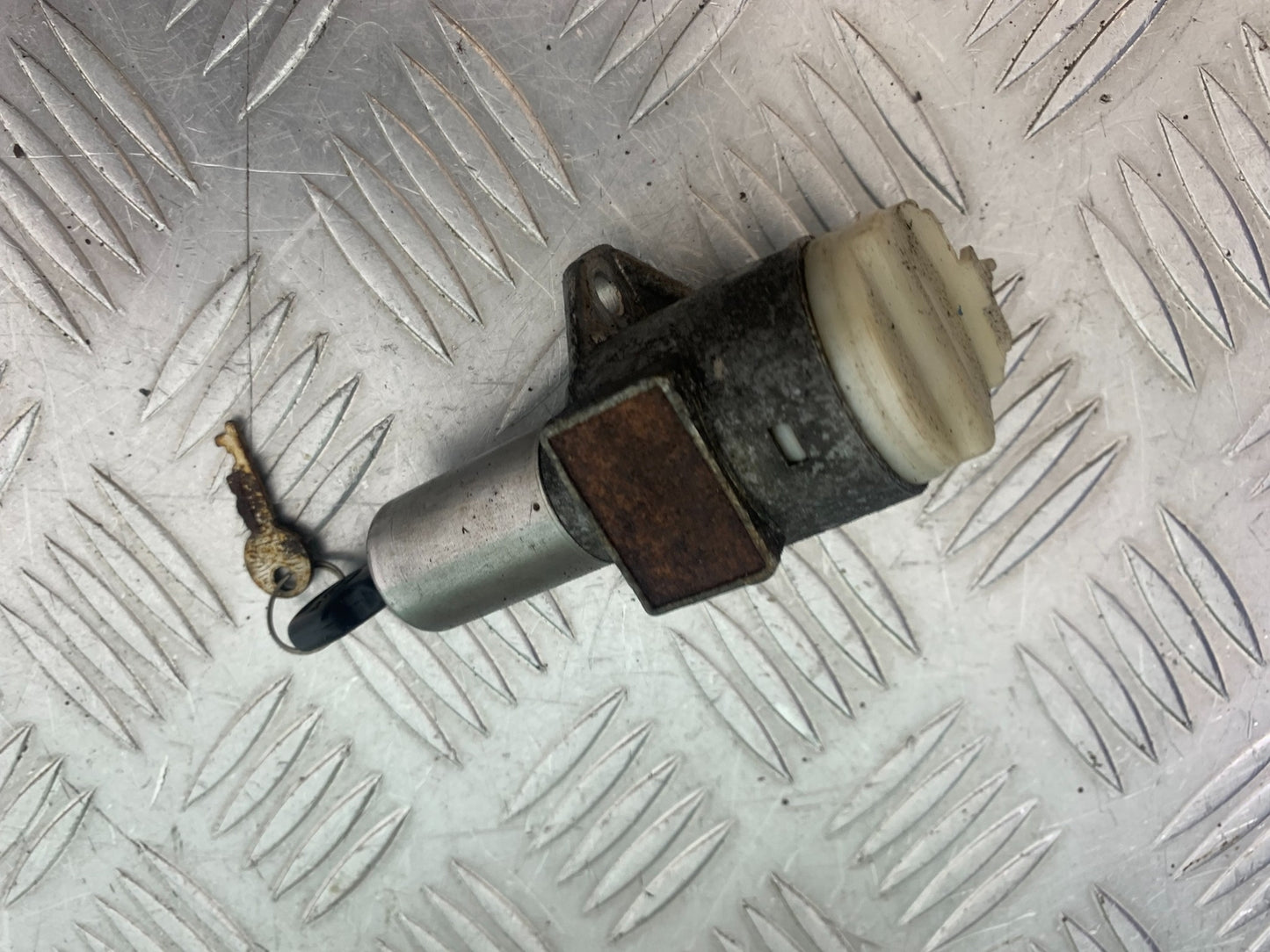 HONDA CX500 CX 500 IGNITION SWITCH AND KEY   YEAR 1978 1981 (CMB1137)