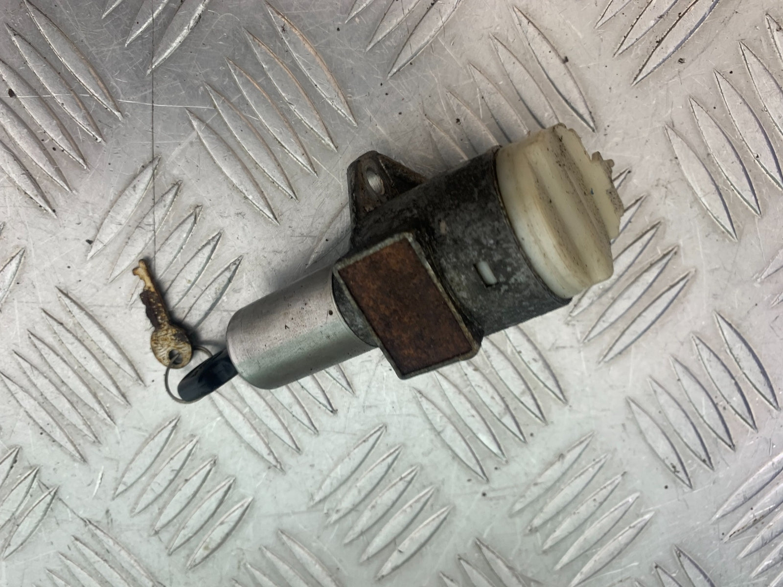 HONDA CX500 CX 500 IGNITION SWITCH AND KEY   YEAR 1978 1981 (CMB1137)