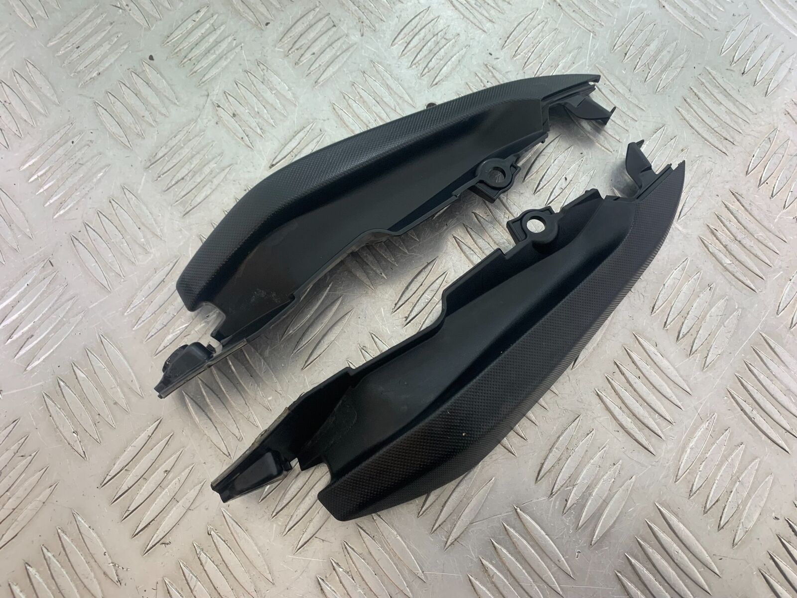 HONDA CB650 F CB 650 FA-H LEFT & RIGHT TAIL PIECE INFILLS YEAR 2017- 19(CMB1087)