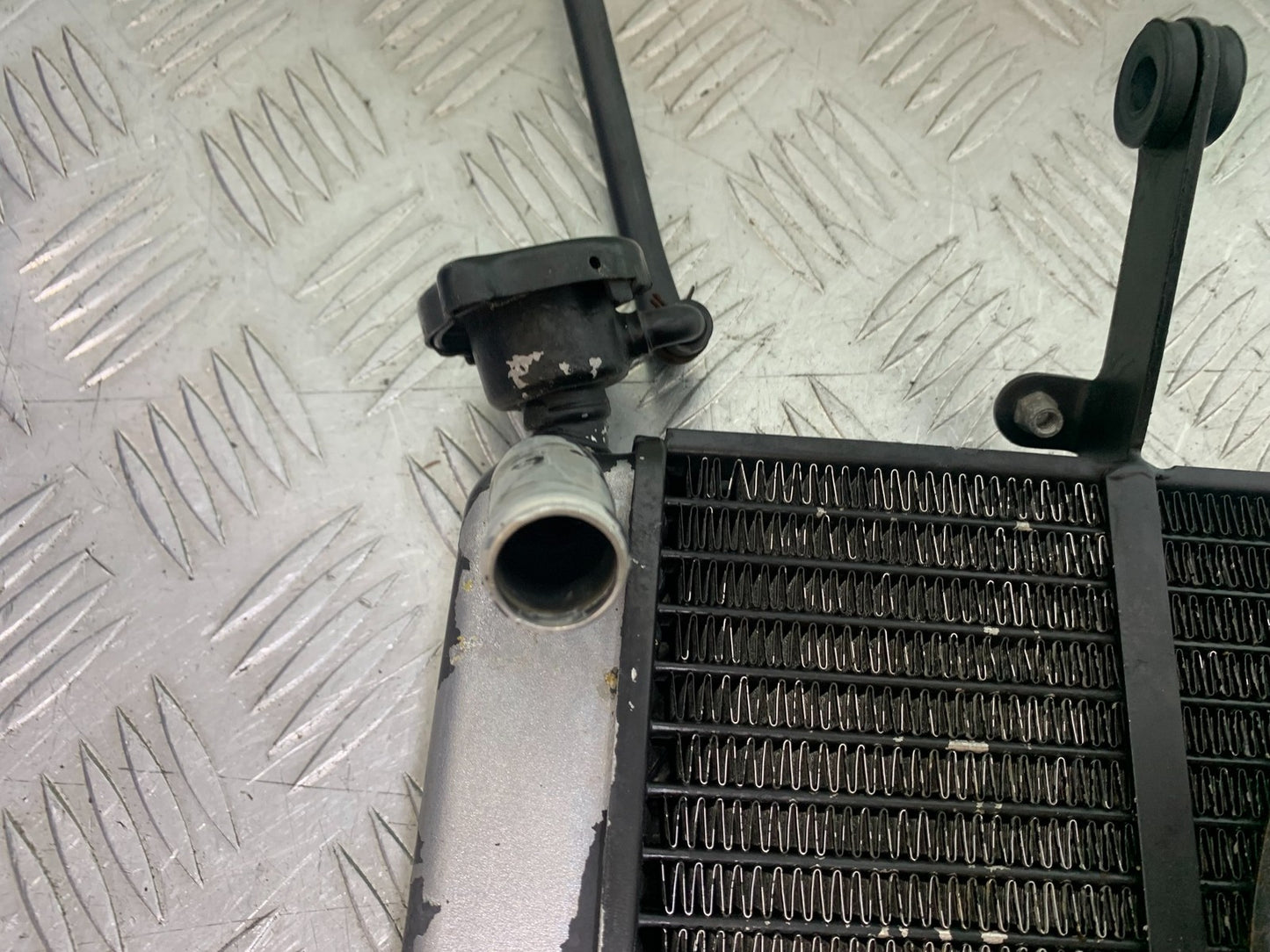 TRIUMPH 1050 SPRINT GT RADIATOR AND FAN YEAR 2010-2016 (CMB1250)