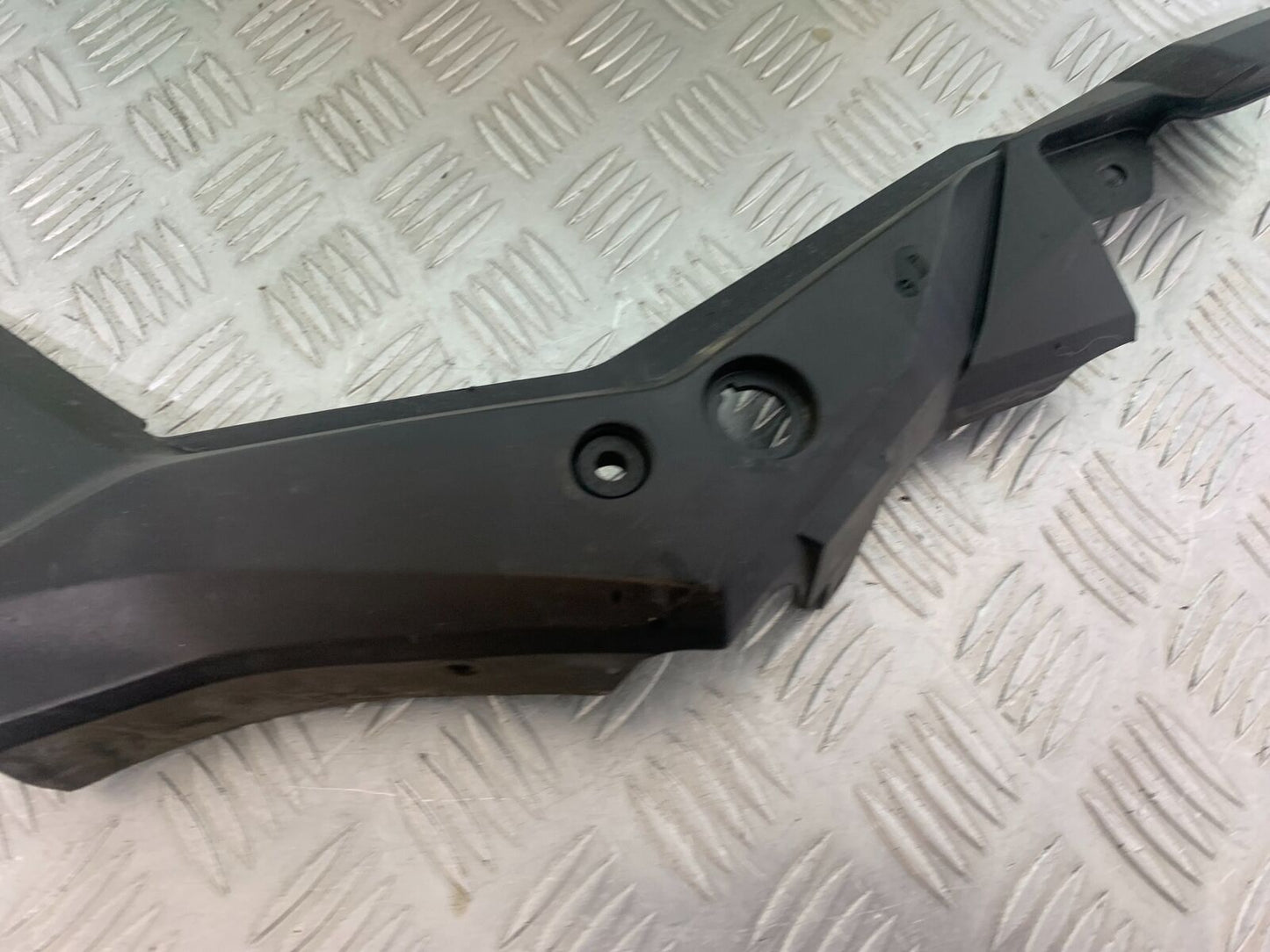 SUZUKI DL 650 V-STROM LEFT SIDE INFILL PANEL YEAR 2020 (CMB1117)