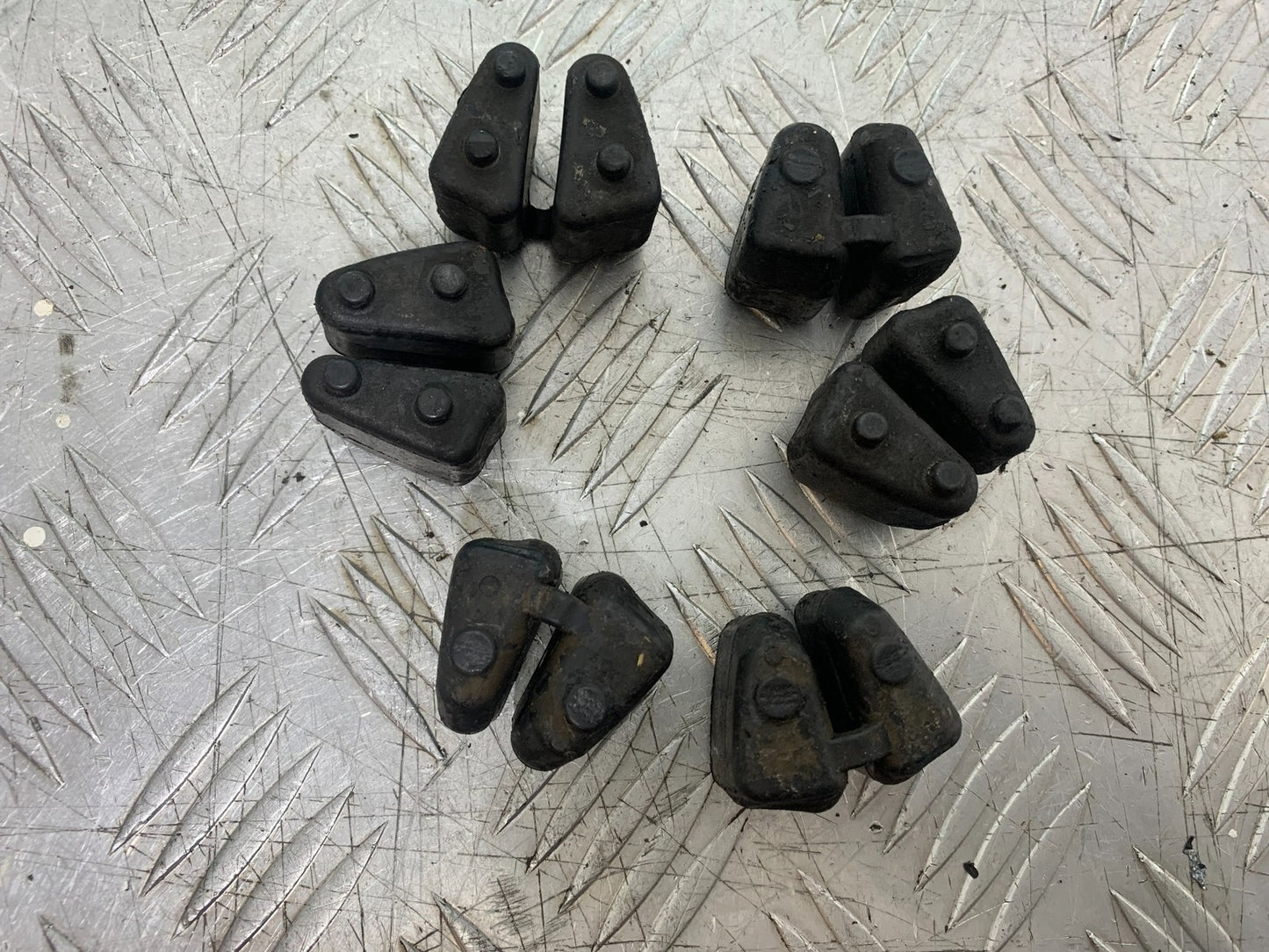 HONDA CBR1000 rr FIREBLADE CUSH DRIVE RUBBERS  2012-2016 (CMB1280)