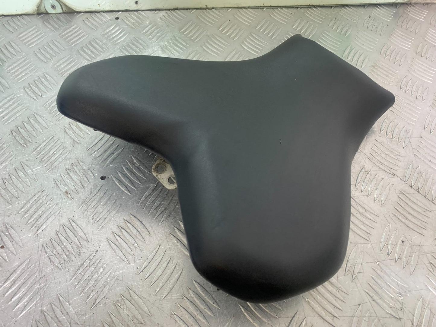 YAMAHA YZF R7 FRONT SEAT  YEAR 2022-2025 (CMB1255)