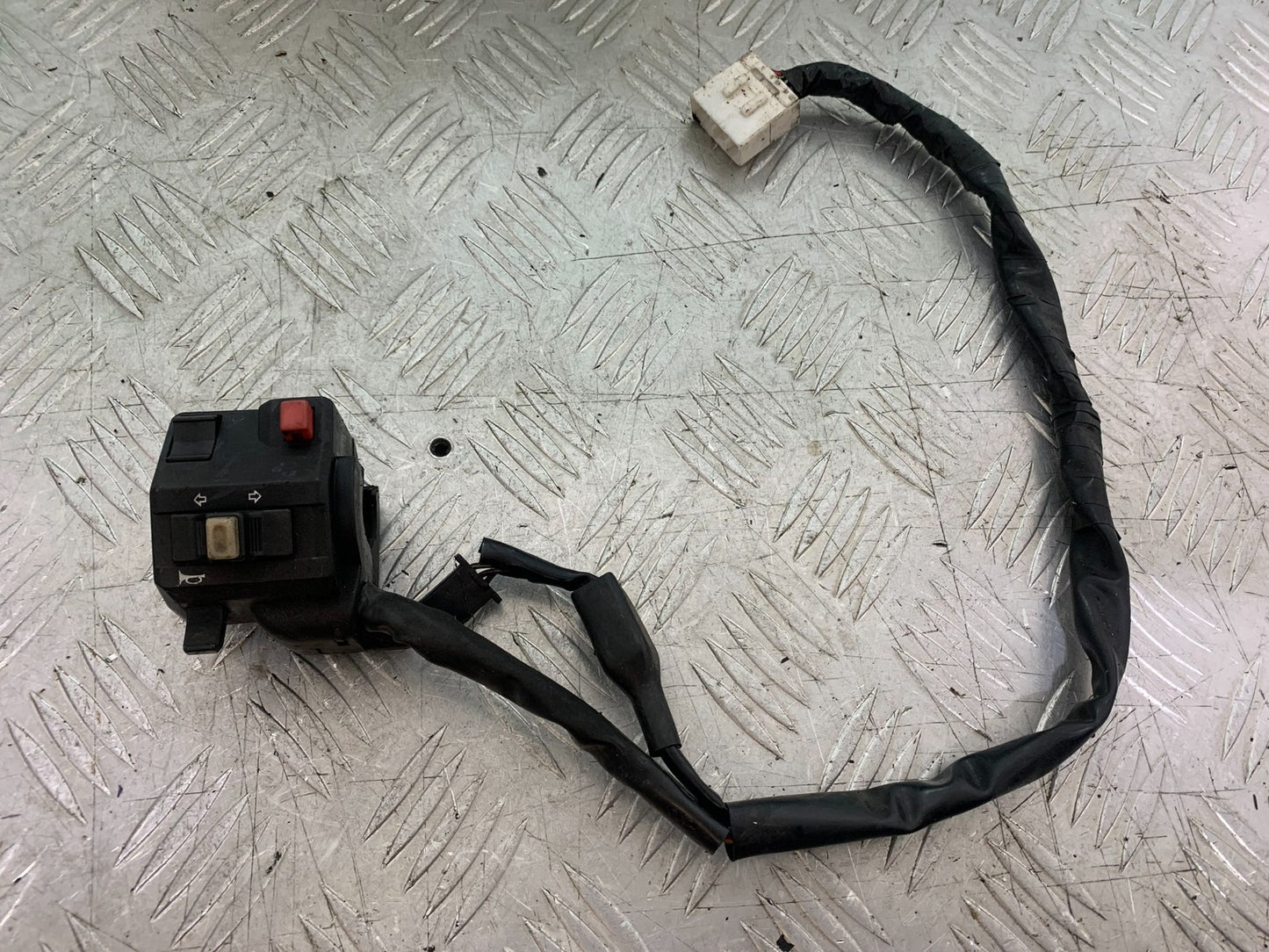 TRIUMPH TROPHY 900 LEFT SWITCH GEAR YEAR 1991-95 (CMB1251)