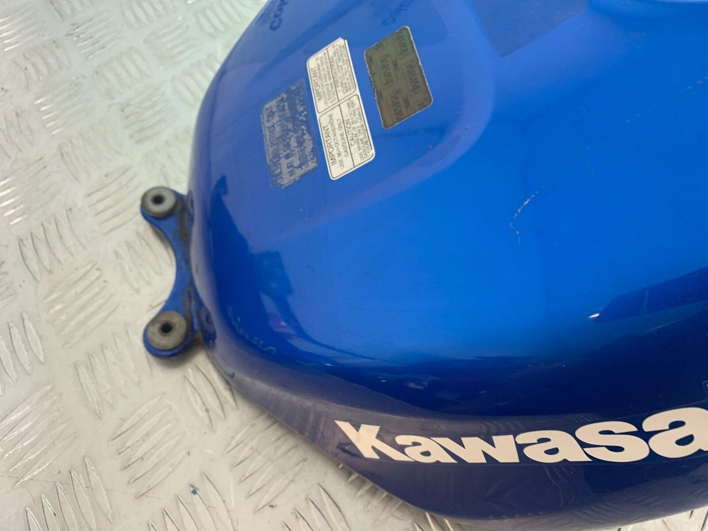 KAWASAKI ZX6R ZX6 J PETROL TANK  YEAR 2000 (CMB1129)