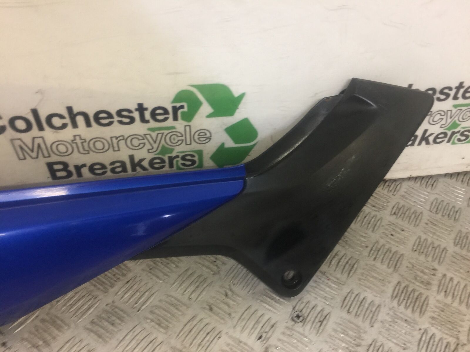 HONDA CBR125 CBR 125 RIGHT SEAT PANEL  YEAR 2008 (STOCK 627)