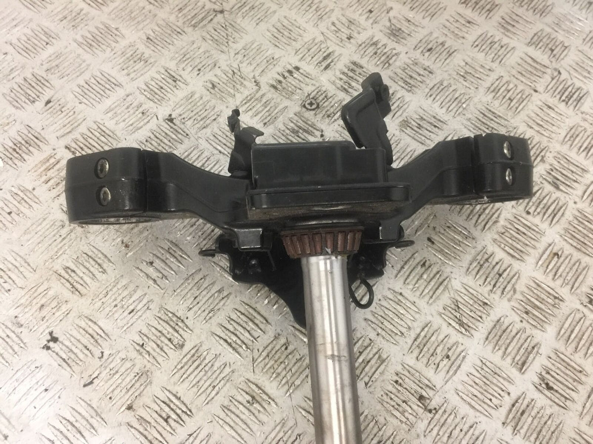 SUZUKI VLR1800 VLR 1800 BOTTOM YOKE   YEAR 2010 (STOCK 815)