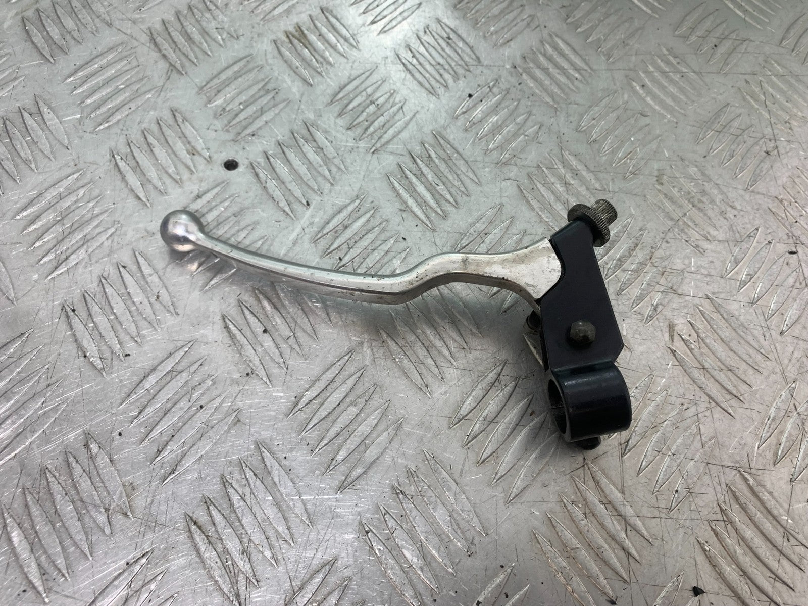 SUZUKI GSF600 GSF 600 BANDIT CLUTCH LEVER AND BRACKET  2000-2004 (CMB1269)