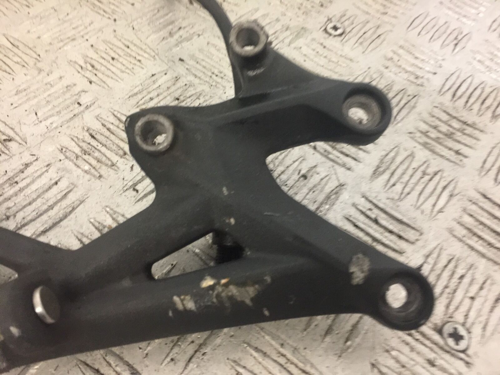 TRIUMPH 675 STREET TRIPLE FRONT RIGHT HANGER  YEAR 2016 (STOCK 674)