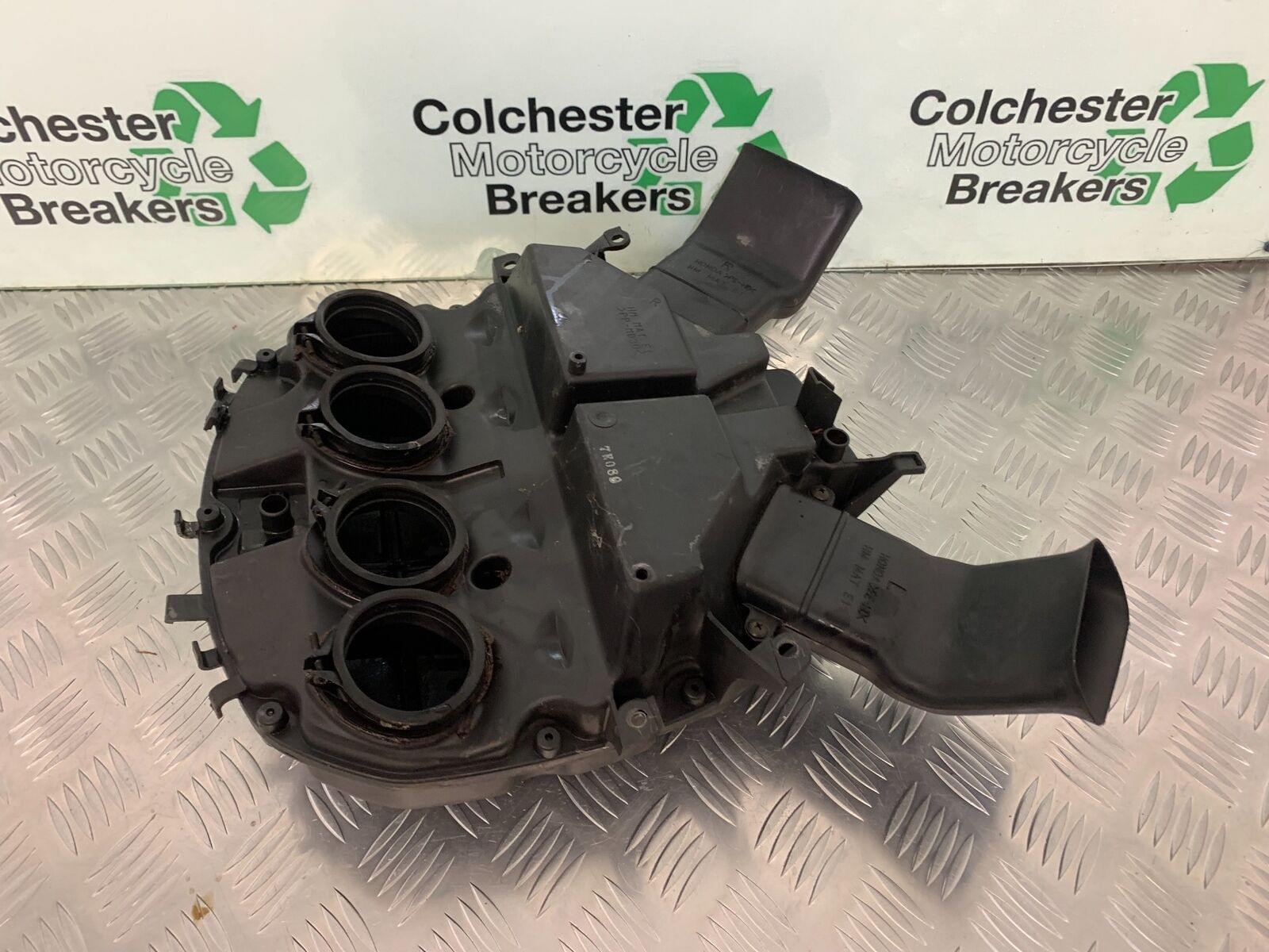 HONDA CBR1100 BLACKBIRD AIRBOX  YEAR 1996-1998 (STOCK 936)