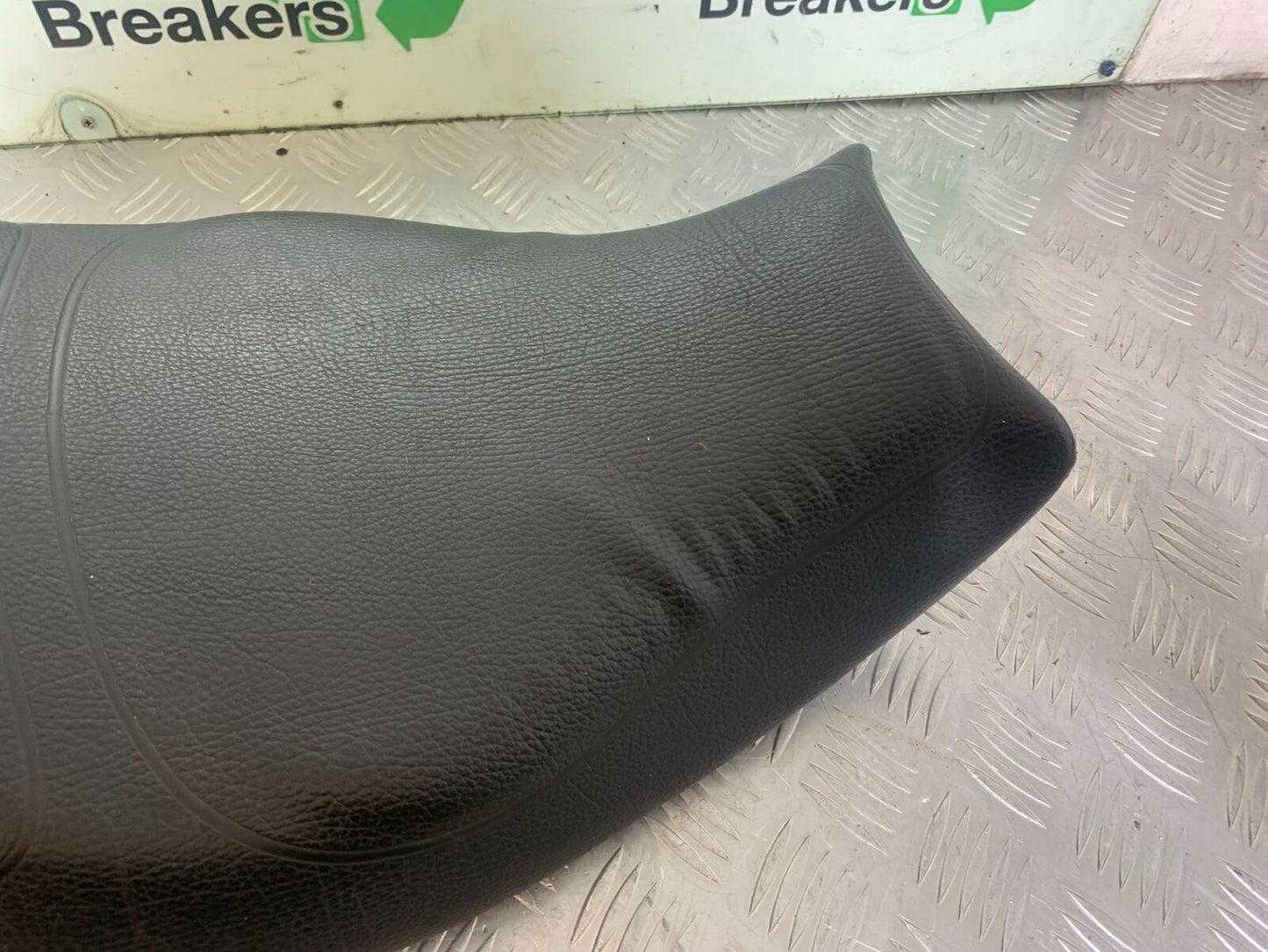 TRIUMPH 955i SPRINT ST SEAT  YEAR 1999-2004 (CMB1124)
