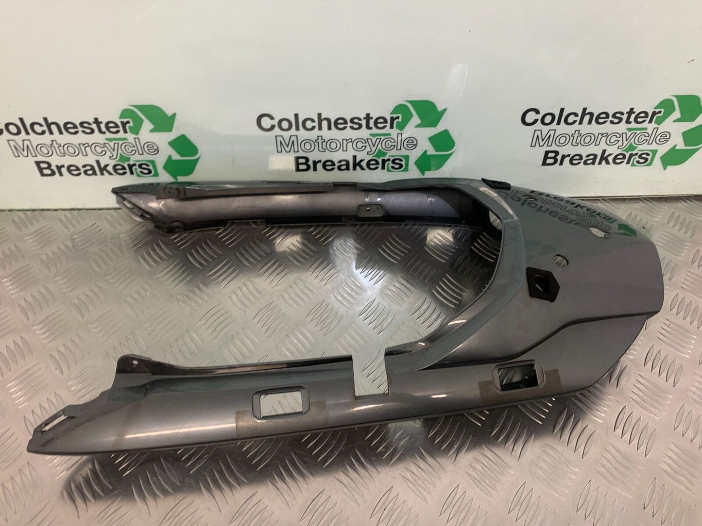 YAMAHA FJR1300 FJR 1300 SEAT UNIT TAIL PIECE YEAR 2001-05 (STOCK 946)