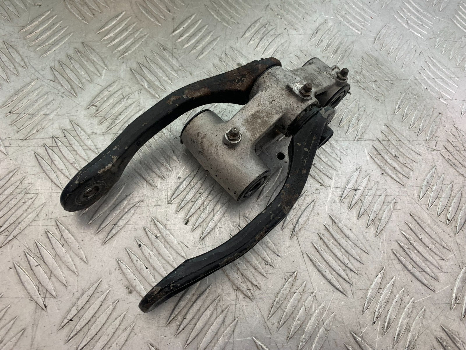 KAWASAKI ZZR1100 D REAR SHOCK LINKAGE    YEAR 1993-2001 (CMB1289)
