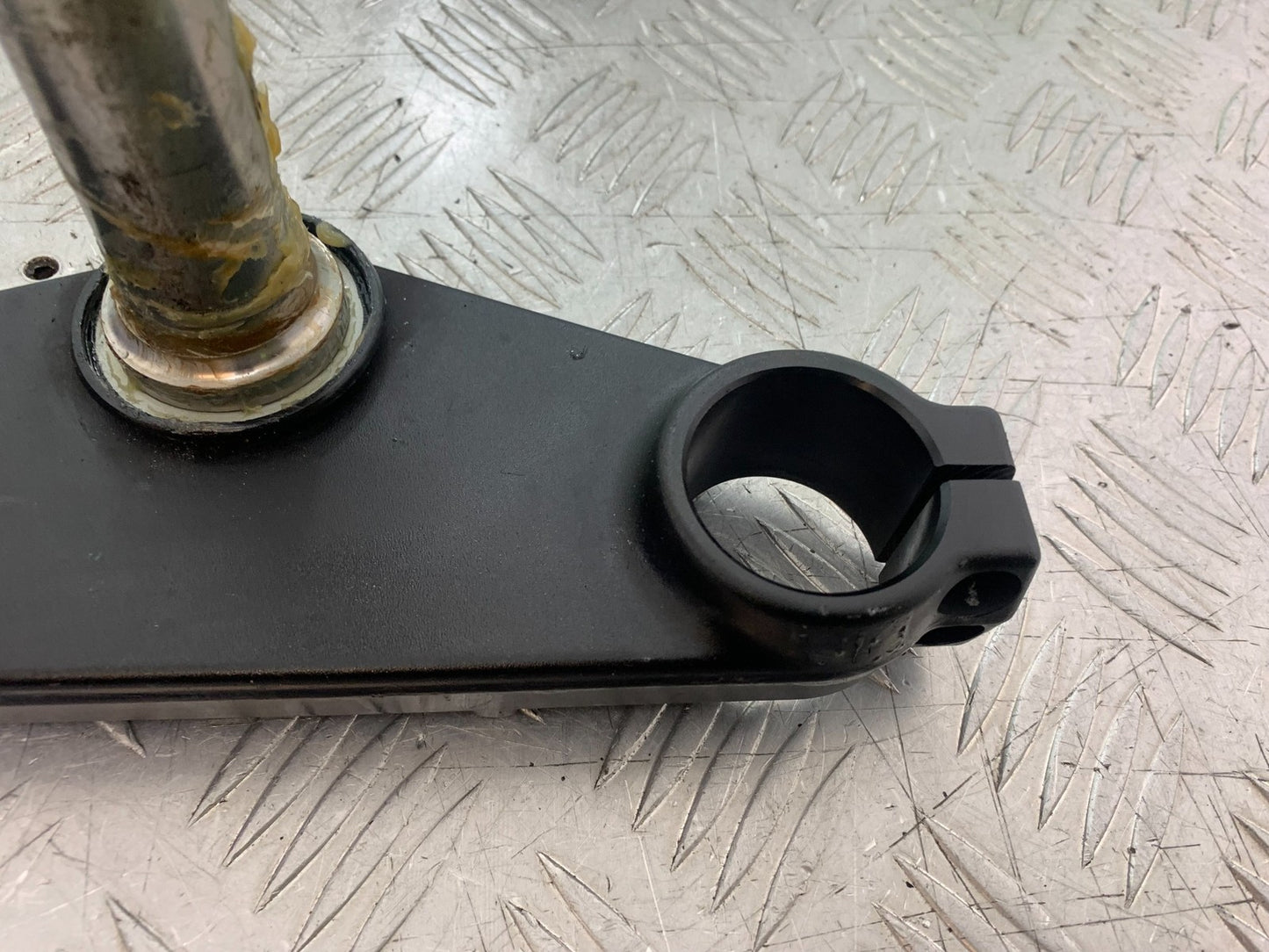 TRIUMPH 1050 SPRINT GT BOTTOM YOKE YEAR 2010-2016 (CMB1250)