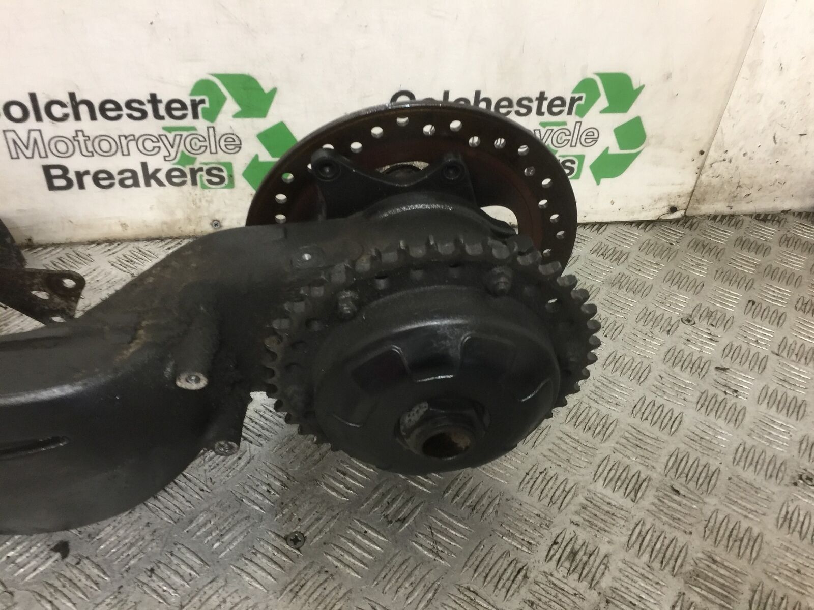TRIUMPH 1050 SPRINT SWINGARM AND HUB   YEAR 2004-2007 (STOCK 888)