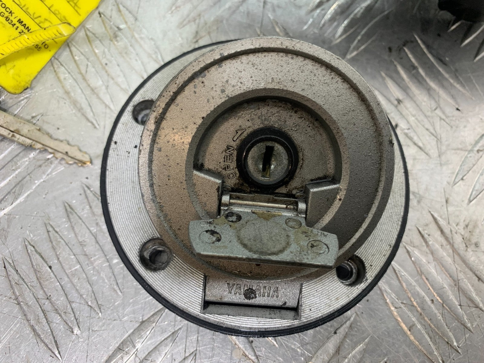 YAMAHA FZS1000 FAZER LOCKS AND KEY  YEAR 2001-05 (CMB1275)