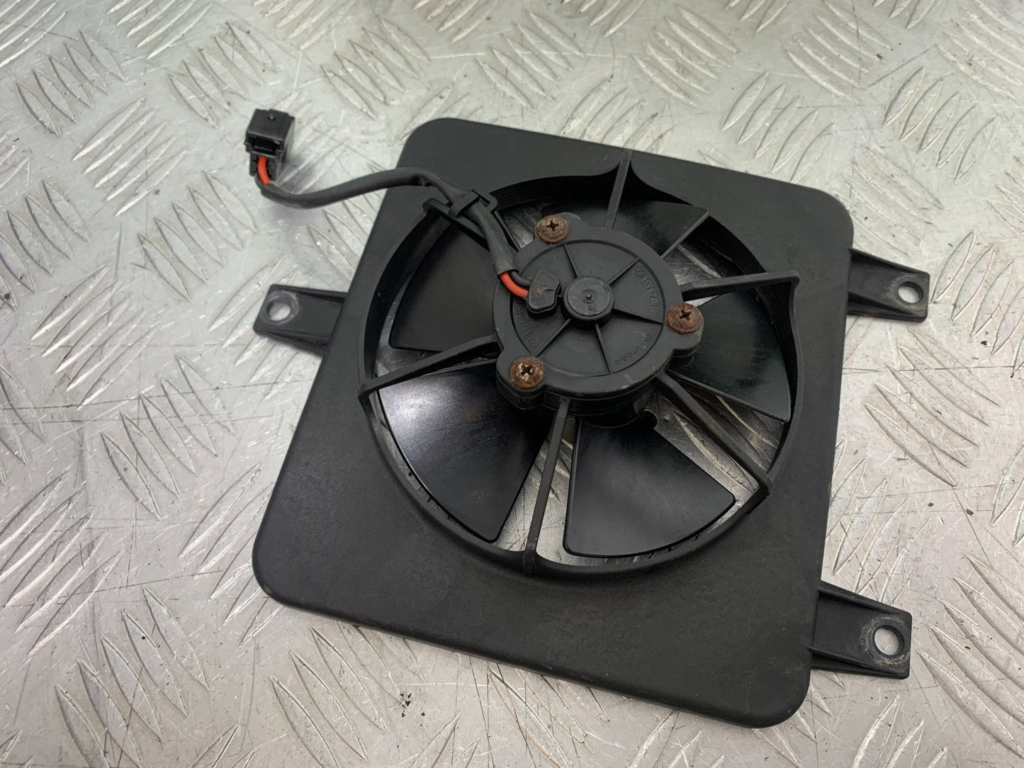 TRIUMPH 955i SPRINT ST RADIATOR FAN  YEAR 1999-04 (CMB1230)