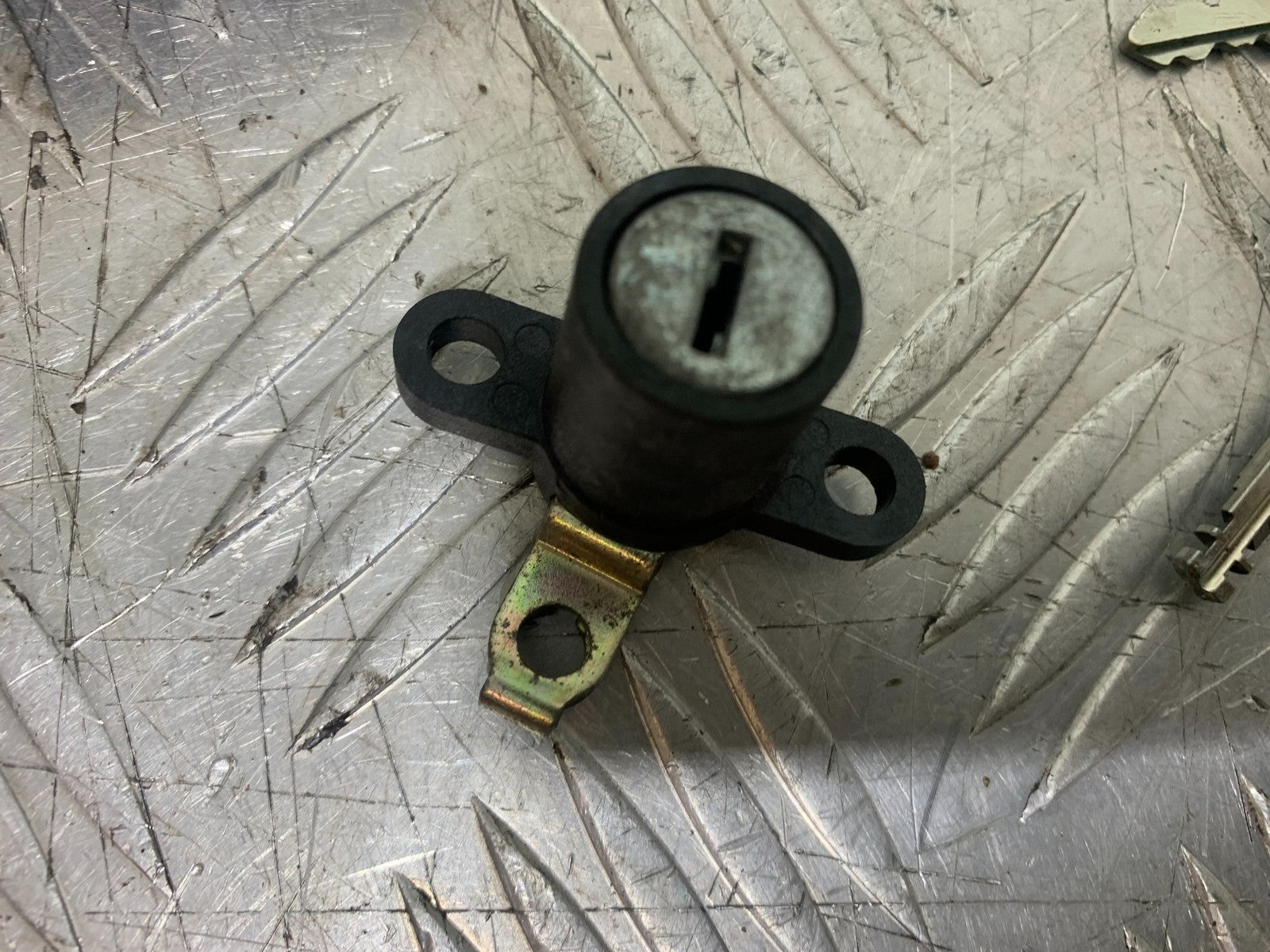 YAMAHA YZF R1 LOCKS AND KEYS  YEAR 1998-99 (CMB1291)