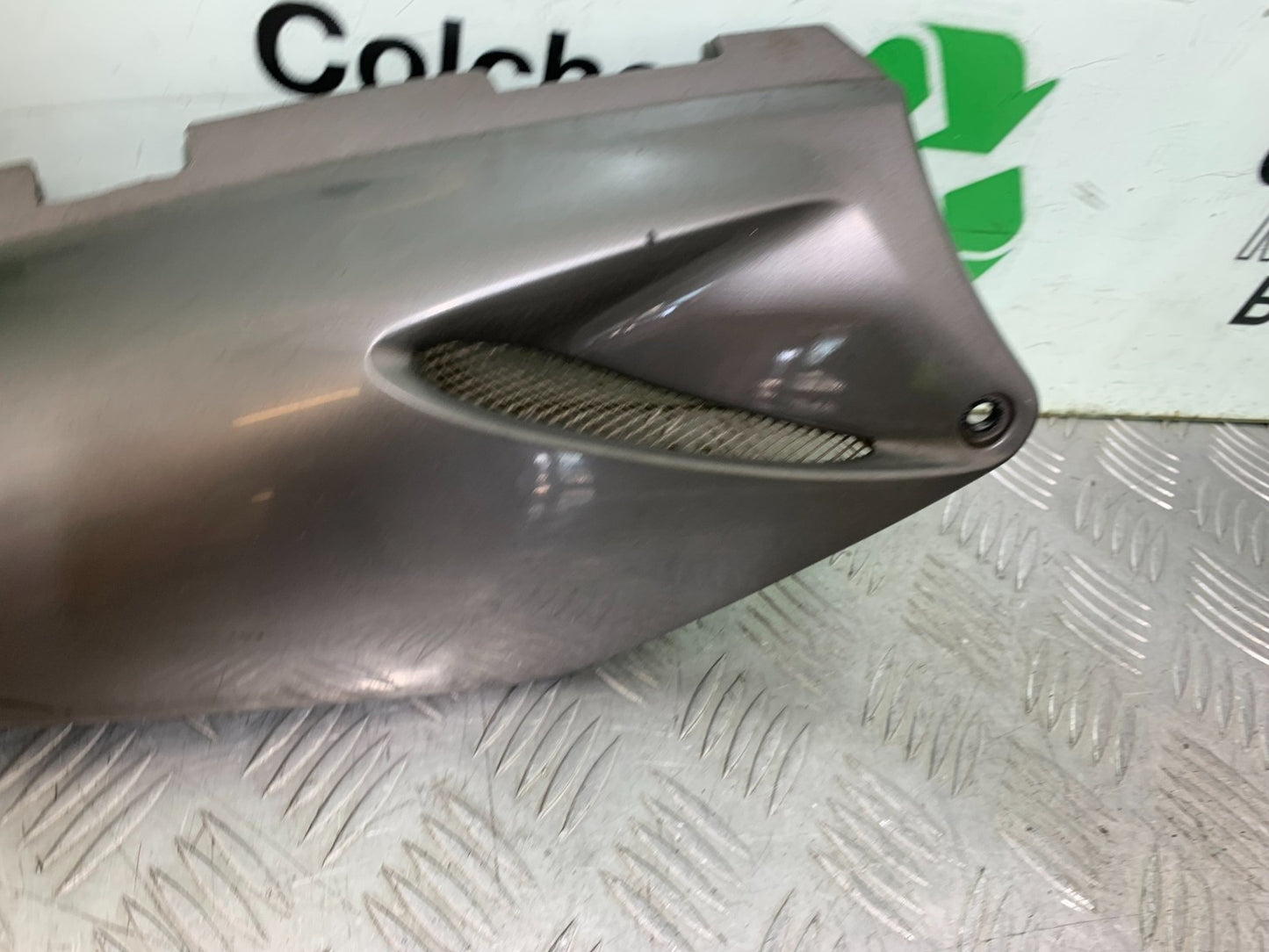 HONDA XL125 VARADERO RIGHT SEAT PANEL  YEAR 2001-2006  (CMB1304)