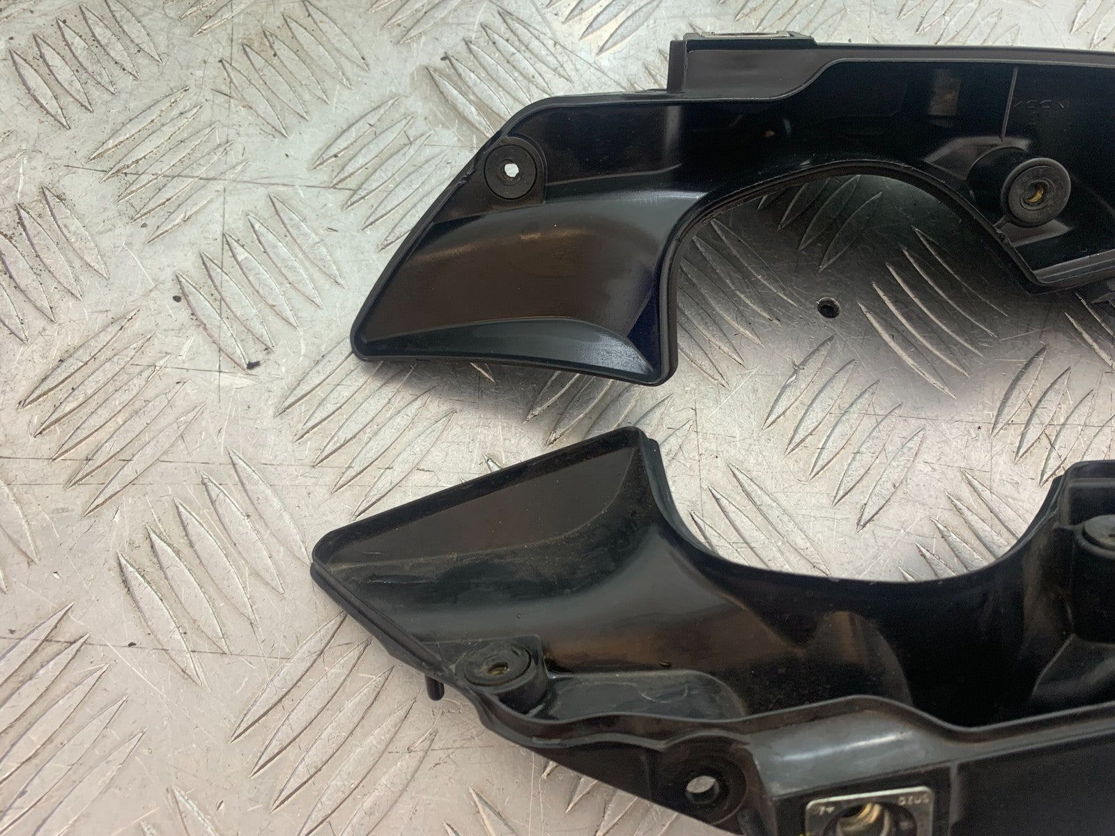 YAMAHA YZF R1 14 B BIG BANG LEFT & RIGHT INFILL PANELS   2009-14 (CMB1175)
