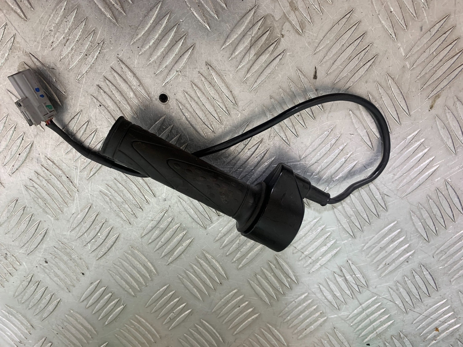 MV AGUSTA 800 F3 THROTTLE AND GRIP  YEAR 2013-2016 (CMB1152)