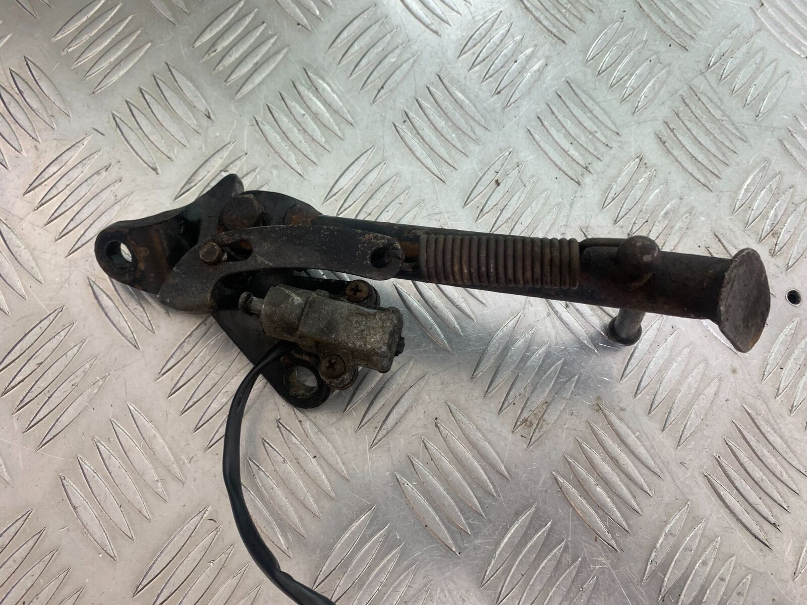 YAMAHA XV535 XV 535 VIRAGO SIDE STAND AND BRACKET  YEAR 1994-02 (CMB1044)