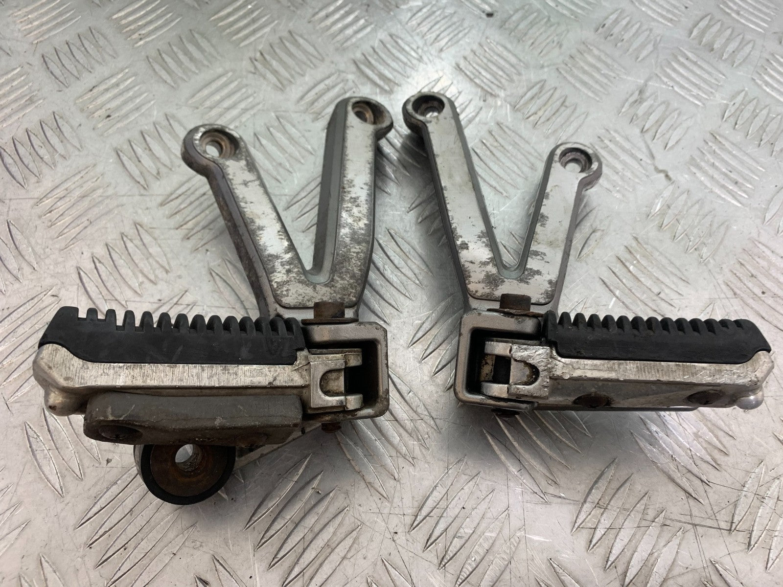 SUZUKI GSF1200 GSF 1200 BANDIT REAR HANGERS    YEAR 2001-2004 (CMB1188)