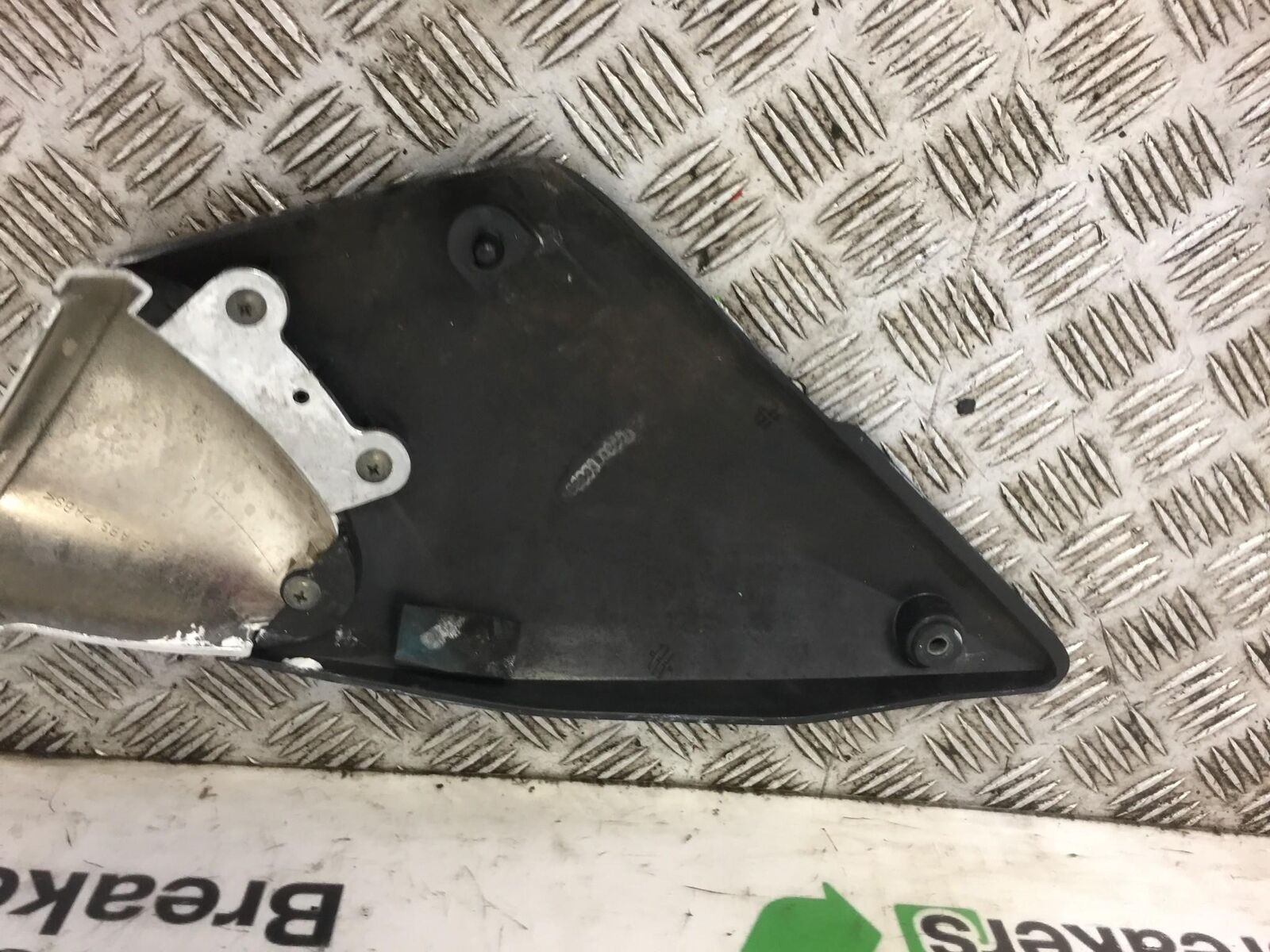 SUZUKI GSF600 GSF 600 BANDIT LEFT SIDE PANEL  YEAR 2002 STOCK 443