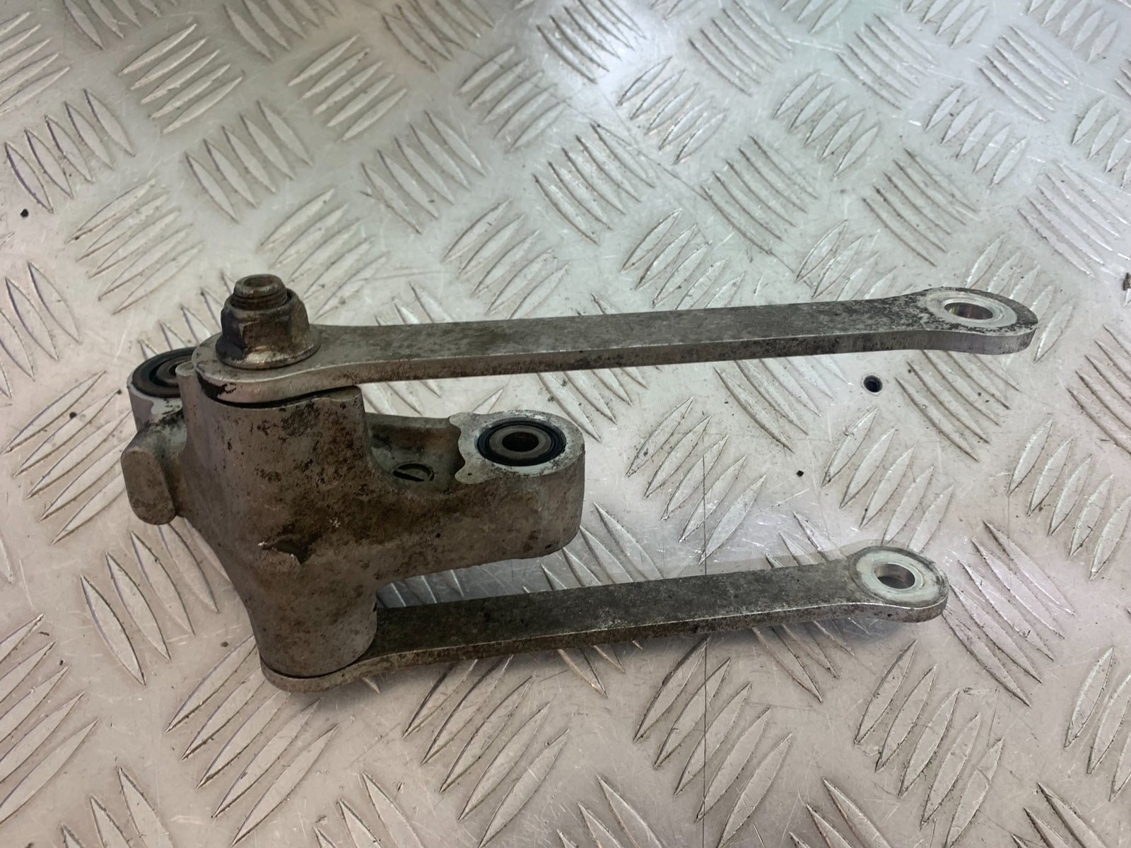 KAWASAKI ZX6R REAR SHOCK LINKAGE YEAR 2009-2012 (CMB1136)