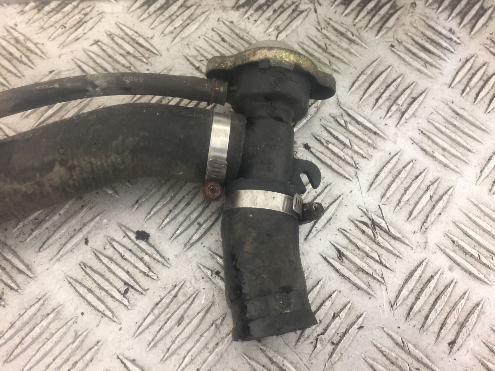 HONDA VFR800 VFR 800 PRE V-TEC RADIATOR CAP  YEAR 2003  (STOCK 430)
