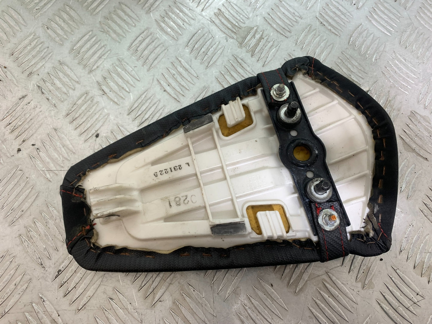 KAWASAKI ZX10R ZX 10R REAR SEAT   YEAR 2011-2015 (CMB1154)