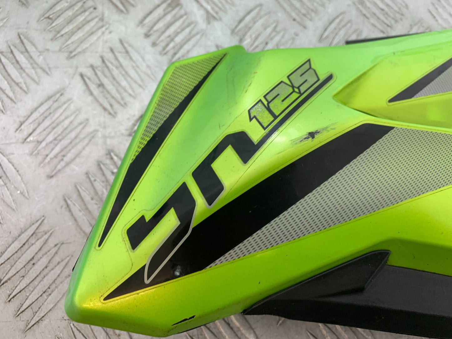 BENELLI BN125 BN 125 LEFT SIDE FAIRING PANEL   YEAR 2018-2021 (CMB1245)