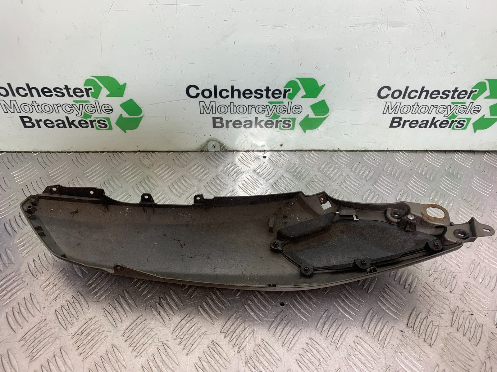 YAMAHA NMAX-125 N MAX 125 RIGHT SEAT PANEL  YEAR 2015-2020  (CMB1231)