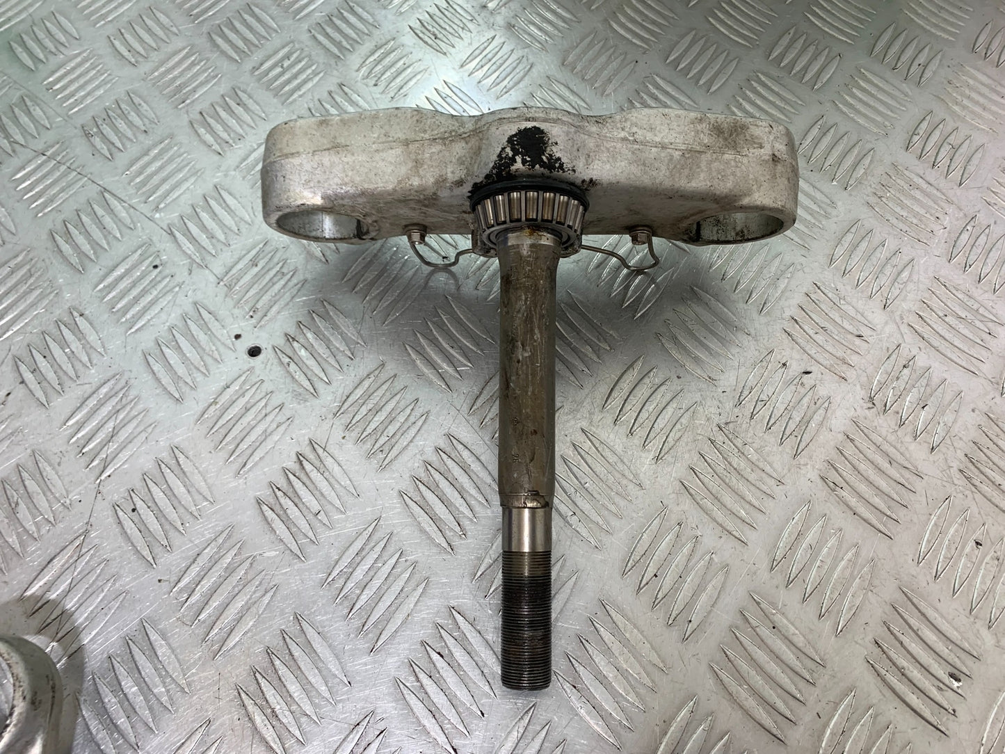 TRIUMPH T509 SPEED TRIPLE BOTTOM YOKE   YEAR 1997-1998 (CMB1144)