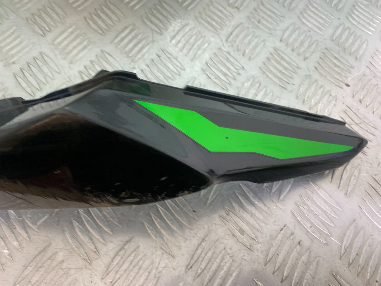KAWASAKI Z650 ER650 KNFAN LEFT SEAT PANEL  YEAR 2022-2024 (CMB1112)