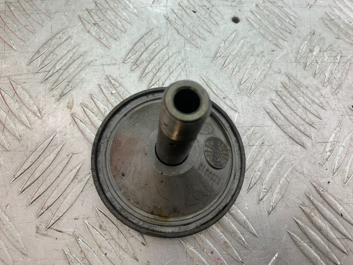 TRIUMPH TROPHY 900 OIL FILTER HOUSING YEAR 1991-95 (CMB1251)