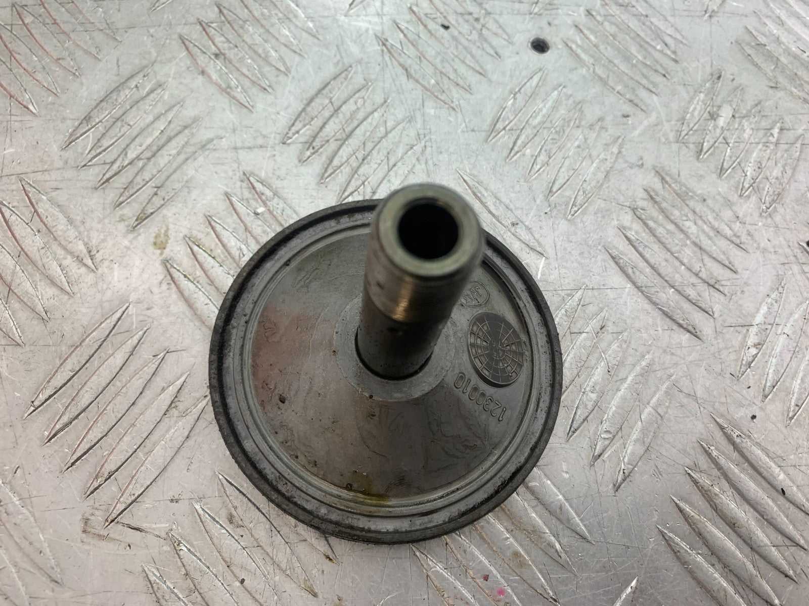TRIUMPH TROPHY 900 OIL FILTER HOUSING YEAR 1991-95 (CMB1251)