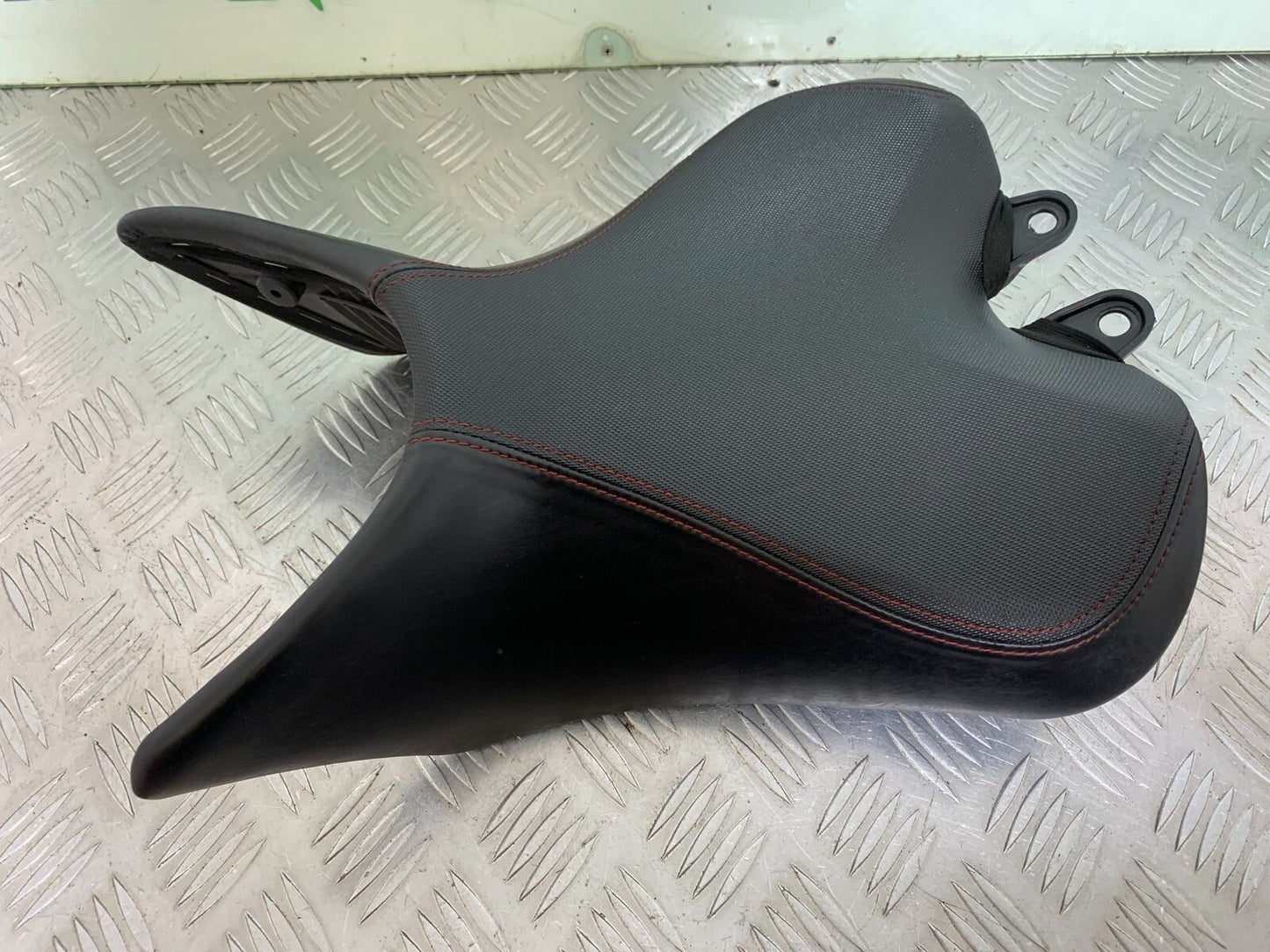 TRIUMPH 1050 SPEED TRIPLE RS FRONT SEAT  YEAR 2018-2020 (CMB1029)