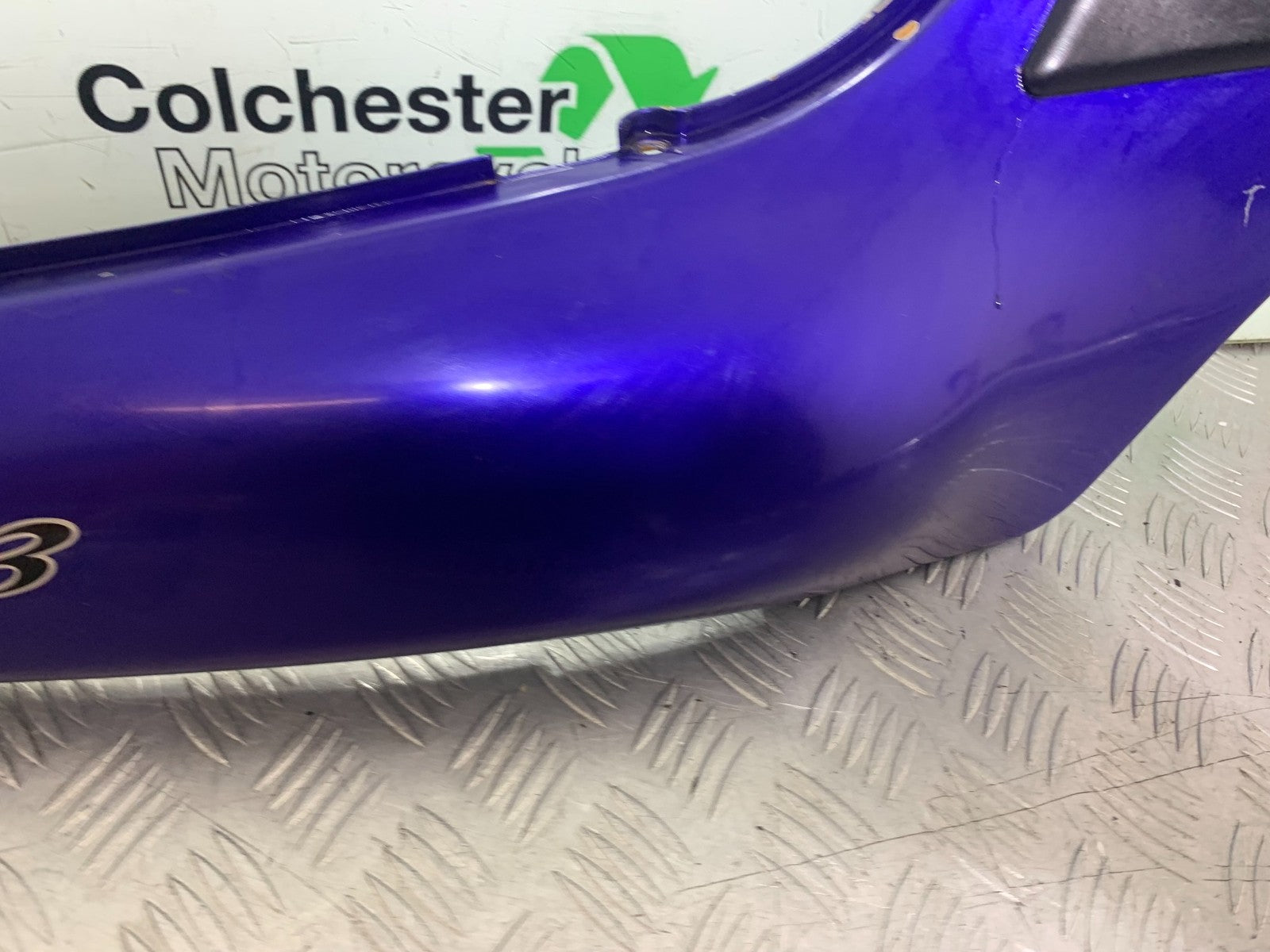 TRIUMPH TROPHY 900 RIGHT SEAT PANEL   YEAR 1991-95 (CMB1251)