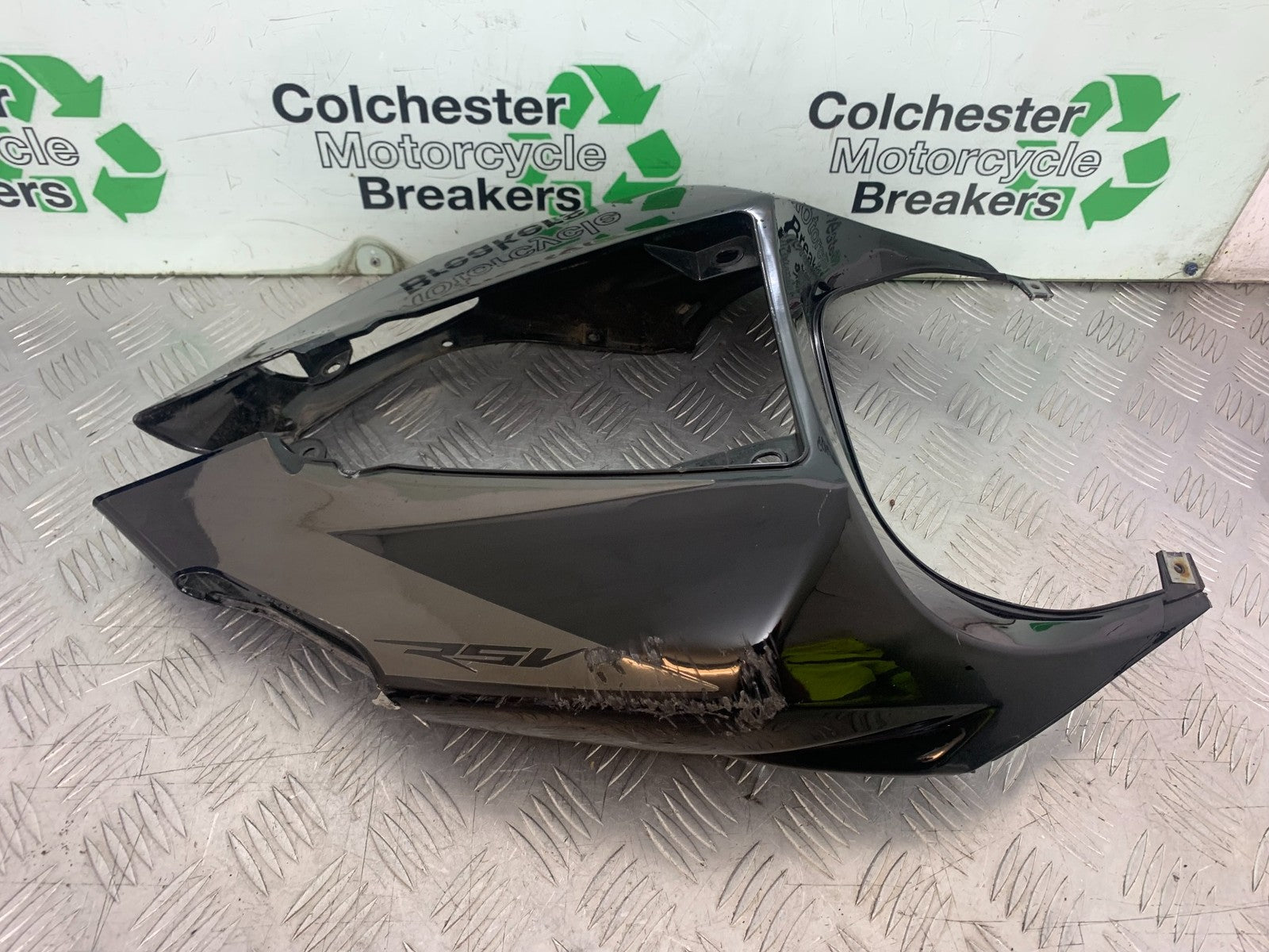 APRILIA RSV1000 R FACTORY MILLE CARBON LOWER TANK PANELS    2004-09 (CMB1203)